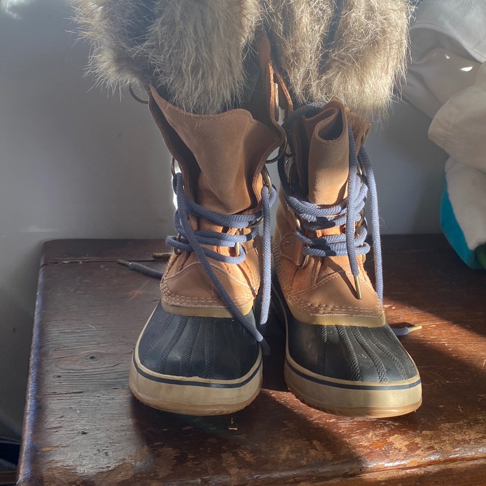 Joan of Artic Sorel winter boot. Size 8